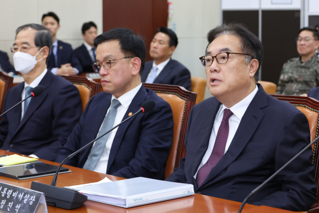 정진석 대통령 비서실장이 6일 국회에서 열린 '윤석열 정부의 비상계엄 선포를 통한 내란 혐의 진상규명 국정조사 특별위원회' 3차 청문회에서 질문에 답하고 있다. 연합뉴스