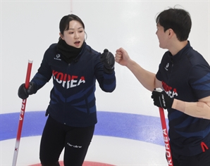 한국 첫 '은메달 확보'…컬링 믹스더블, 결승은 "한일전"[동계AG]