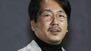 "종이 뭉치로 머리 '퍽퍽'"…'똥파리' 배우 겸 감독 양익준, 후배 폭행 혐의 피소