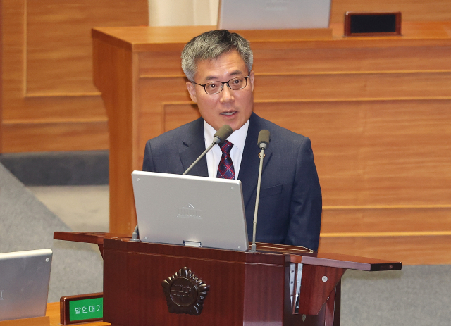 12일 국회 본회의장에서 열린 정치·외교·통일·안보 대정부질문에서 김석우 법무부 장관 직무대행이 더불어민주당 이춘석 의원의 질의에 답변하고 있다. 연합뉴스