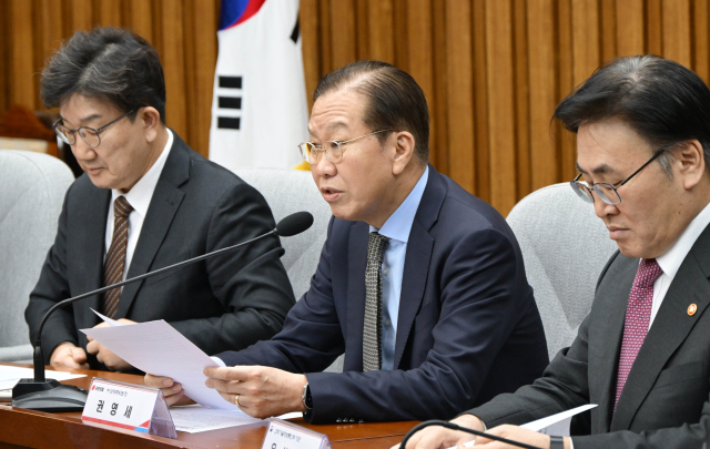 권영세(가운데) 국민의힘 비상대책위원장이 18일 국회에서 열린 AI 경쟁력 강화를 위한 당정협의회에서 모두발언을 하고 있다. 성형주 기자