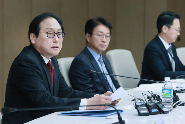 정인교 산업통상자원부 통상교섭본부장이 20일 서울 중구 대한상공회의소에서 열린 '민간 연구기관장 간담회'를 주재하고 있다. 사진 제공=산업통상자원부