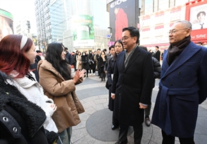 최상목 권한대행 “방한관광을 내수확대로”…관광도 ‘추경’에 포함되나