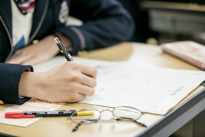 "어? 학원서 풀었는데"…자백에도 구속 피한 '분당 문제 유출' 교사·강사, 왜?