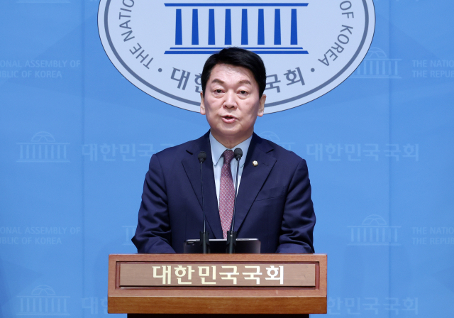 안철수 국민의힘 의원이 23일 서울 여의도 국회 소통관에서 현안 관련 기자회견을 하고 있다. 연합뉴스