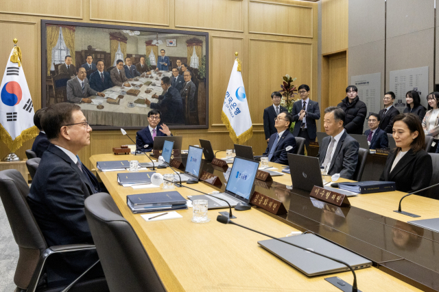 이창용 한국은행 총재가 지난달 16일 서울 중구 한국은행에서 열린 금융통화위원회를 주재하고 있다. 연합뉴스