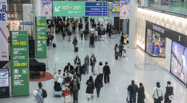 2월 14일 인천공항 1터미널 면세구역 내 면세점의 모습. 연합뉴스