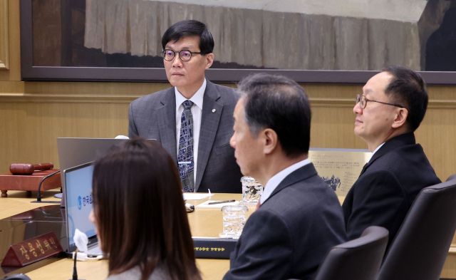 이창용 한국은행 총재가 25일 서울 중구 한국은행 본관에서 금융통화위원회 본회의를 주재하고 있다. 사진공동취재단