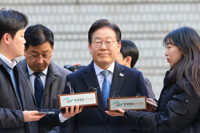 이재명 더불어민주당 대표가 26일 서울고등법원에서 열린 공직선거법 위반 혐의 사건 2심 5차 공판에 출석하고 있다. 연합뉴스