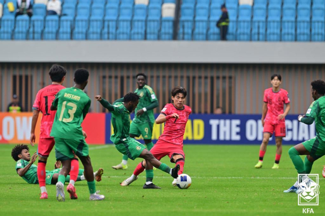 U-20 아시안컵 축구 준결승전에서 사우디아라비아와 공방을 벌이는 한국 축구 대표팀 선수들. 사진 제공=대한축구협회