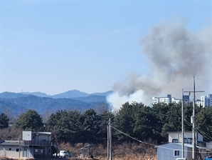 경북 울진 야산에서 불…헬기 12대 등 투입