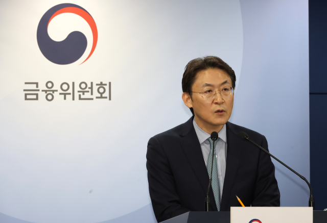 권대영 금융위원회 사무처장이 26일 정부서울청사에서 ‘2025년도 가계부채 관리방안’을 설명하고 있다. 연합뉴스