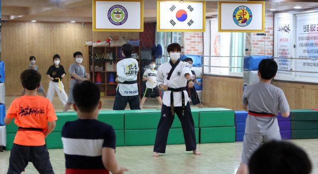 [단독] “돌봄은 기본이고, 폐업은 일상입니다”…쇠락하는 태권도장