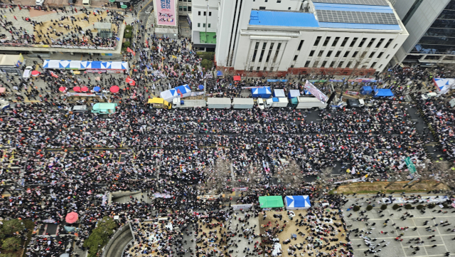 1일 오후 1시 서울 광화문에서 탄핵 반대 집회 참석자들이 모여있는 모습. 채민석 기자