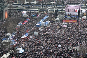 세종대로 가득 채운 尹대통령 탄핵 반대 집회 인파