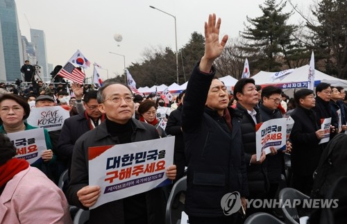 국민의힘 김기현, 추경호 의원 등이 1일 서울 여의대로에서 열린 세이브코리아 주최 '3·1절 국가비상기도회'에 참가하고 있다. 연합뉴스