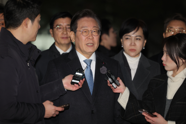 더불어민주당 이재명 대표가 26일 서울고등법원에서 열린 공직선거법 위반 혐의 사건 2심 결심 공판을 마친 뒤 법정을 나서며 발언하고 있다. 연합뉴스