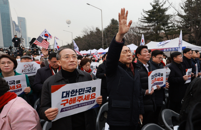 김기현·추경호 국민의힘 의원 등이 1일 서울 여의대로에서 열린 세이브코리아 주최 '3·1절 국가비상기도회'에 참가하고 있다. 연합뉴스