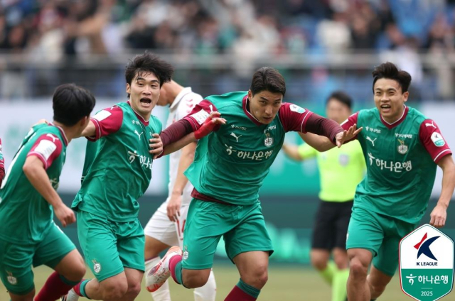 2일 K리그 수원FC전에서 ‘극장골’을 넣은 대전 주민규(왼쪽 세 번째). 사진 제공=한국프로축구연맹