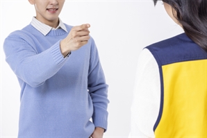 편의점 알바생의 반전…위장 취업해 1000만원 훔쳐