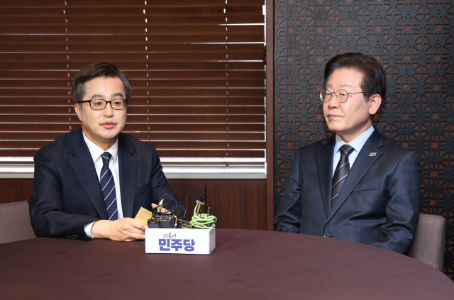 이재명 더불어민주당 대표와 김동연 경기도지사가 28일 오후 서울 여의도의 한 식당에서 회동을 하고 있다. 뉴스1