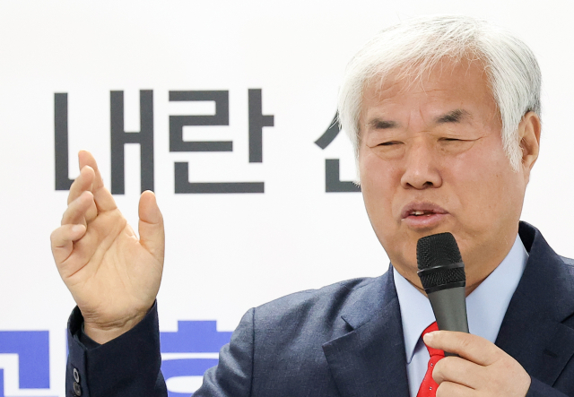 전광훈 사랑제일교회 목사가 5일 오전 서울 영등포구 자유통일당 중앙당사에서 열린 서부지법 난동 사태 관련 기자회견에서 발언하고 있다. 연합뉴스