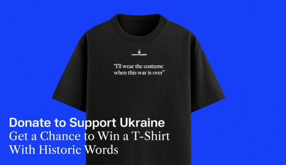 볼로디미르 젤렌스키 우크라이나 대통령이 도널드 트럼프 미국 대통령과의 정상회담에서 정장을 착용하지 않았다는 이유로 논란에 휩싸이자 “전쟁이 끝난 뒤에 입겠다”고 밝힌 가운데, 우크라이나 정부가 해당 발언을 새긴 한정판 티셔츠를 제작해 모금 캠페인에 나섰다. 출처=United24 홈페이지