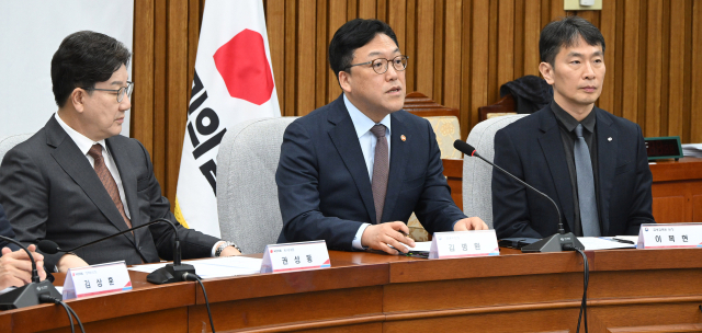 김병환 금융위원장이 7일 국회에서 열린 '가상자산시장의 건전한 발전을 위한 정책과제' 민당정간담회에 참석해 인사말을 하고 있다. 오승현 기자 2025.03.07