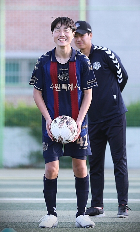 혈액암을 이겨내고 올해 리그 첫 경기를 치르는 강민재 군. 사진 제공=서울성모병원