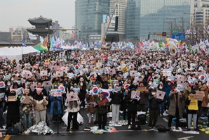 “무기한 단식농성 돌입"… ‘탄핵 찬성’ 진보단체, 尹 석방에 강력 반발