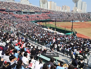 프로야구 시범경기부터 인기몰이 예고