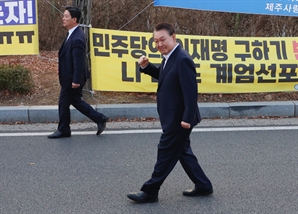 김성훈, 尹 석방되자마자 '밀착 경호'…경찰 수사 변수 될까