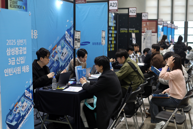 6일 서울 고려대학교에서 2025 상반기 채용박람회가 열리고 있다. 연합뉴스