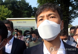 ‘안희정 성폭행 피해’ 김지은, 손해배상 2심도 일부 승소