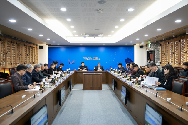 12일 연천군이 종합장사시설 건립 자문위원회를 열고 있다. 사진 제공=연천군