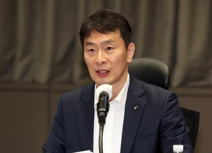 이복현 “日행동주의, 시장의 한 축…기관도 의결권 적극 행사해야”