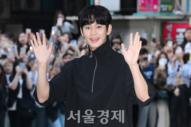 김수현, 故 김새론 교제 의혹에도 '굿데이' 녹화 강행…'일정 최소화'