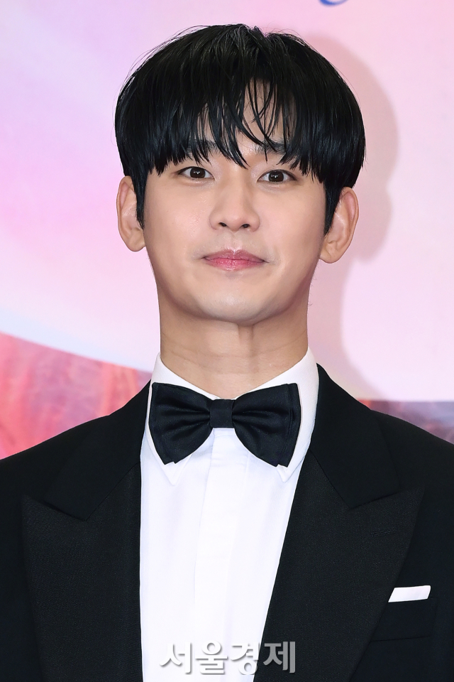 김수현, 논란 속에도 '굿데이' 녹화 강행…시청자들 항의 '제정신이냐'