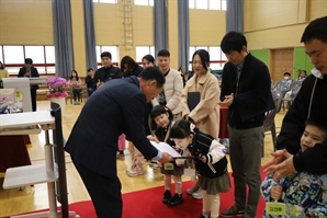 "이러다간 학교 문 닫아야"…'입학생 1인당 200만원' 준다는 초등학교