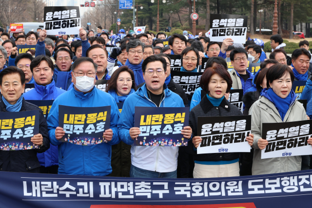 여야 '탄핵찬반 대치' 최고조…권성동 '헌재 결과에 승복하겠다'