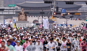 토요일은 집회, 일요일은 마라톤…꽉 막힌 서울