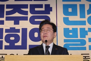  李 “전세 10년 보장은 시장 원리 어긋나”…反시장법 이뿐인가