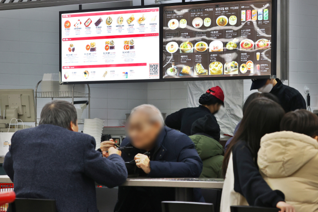 외식물가 고삐 죈다…정부 "가격인상 정보 사전 공유 요청"