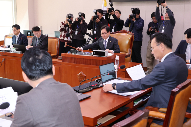 19일 서울 여의도 국회 법제사법위원위원회에서 김건희 여사 관련 의혹 수사 상설특검법안과 마약 수사 외압 의혹 수사 상설특검법안 등을 심사하기 위한 법안심사소위원회의가 열리고 있다. 연합뉴스