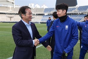 축구 대표팀 만난 이동환 고양시장…108만 시민 응원 메시지 전해