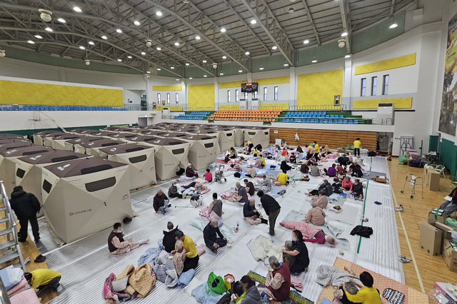 23일 경북 의성군 의성실내체육관에 산불 이재민들이 대피해 있다. 연합뉴스