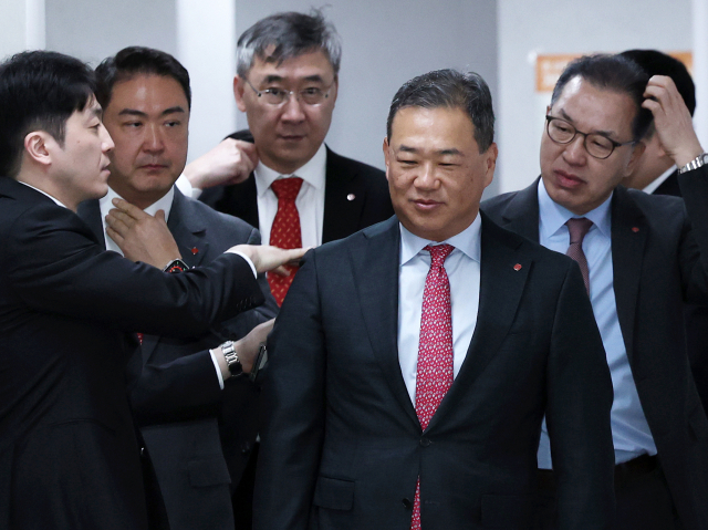 신동빈 회장, 롯데쇼핑 사내이사로…"체질 개선 및 해외 사업 본격화"