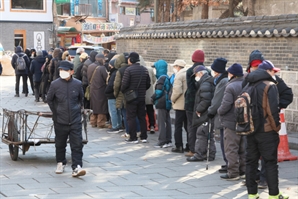 "한국 어쩌다 이 지경까지"…노인 빈곤율 'OECD 1위'