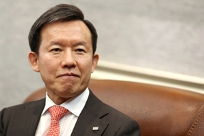 [단독] 최현만 전 미래에셋 회장, 이사회 의장 선임된다