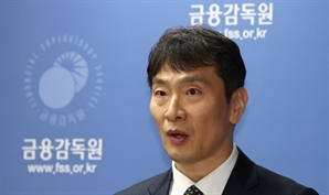 이복현 “솔직히 MBK 못 믿어…4000억 변제 거짓말”